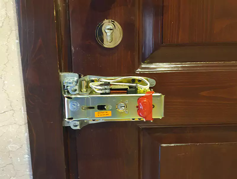 قفل برقی درب چوبی