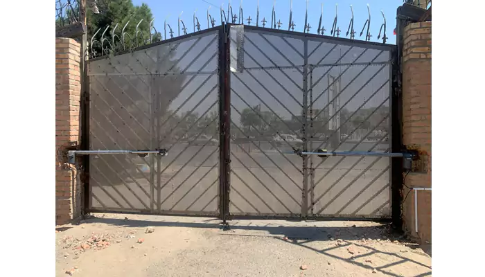 نمونه نصب جک سیماران M بر روی ورودی 6 متری